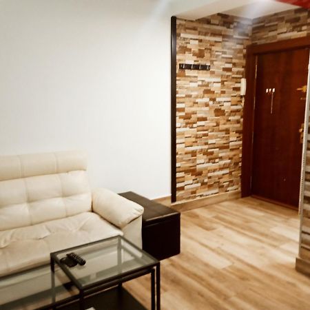 Precioso Apartamento 3 Habitaciones. Con Patio. 卡马斯 外观 照片