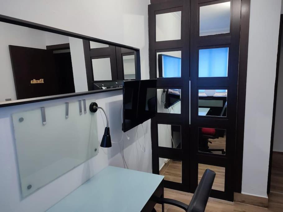 Precioso Apartamento 3 Habitaciones. Con Patio. 卡马斯 外观 照片